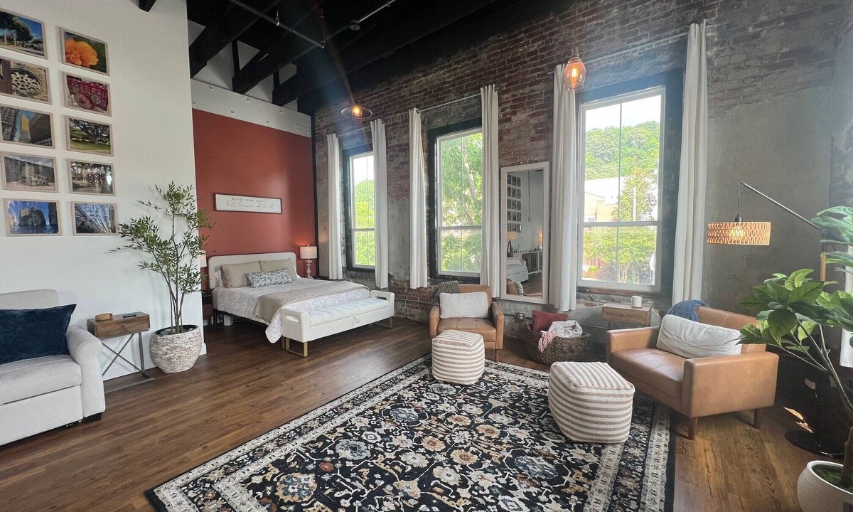 Calhoun Apartment | The Singer Lofts - a luxurious downtown executive space to enjoy North Georgia
