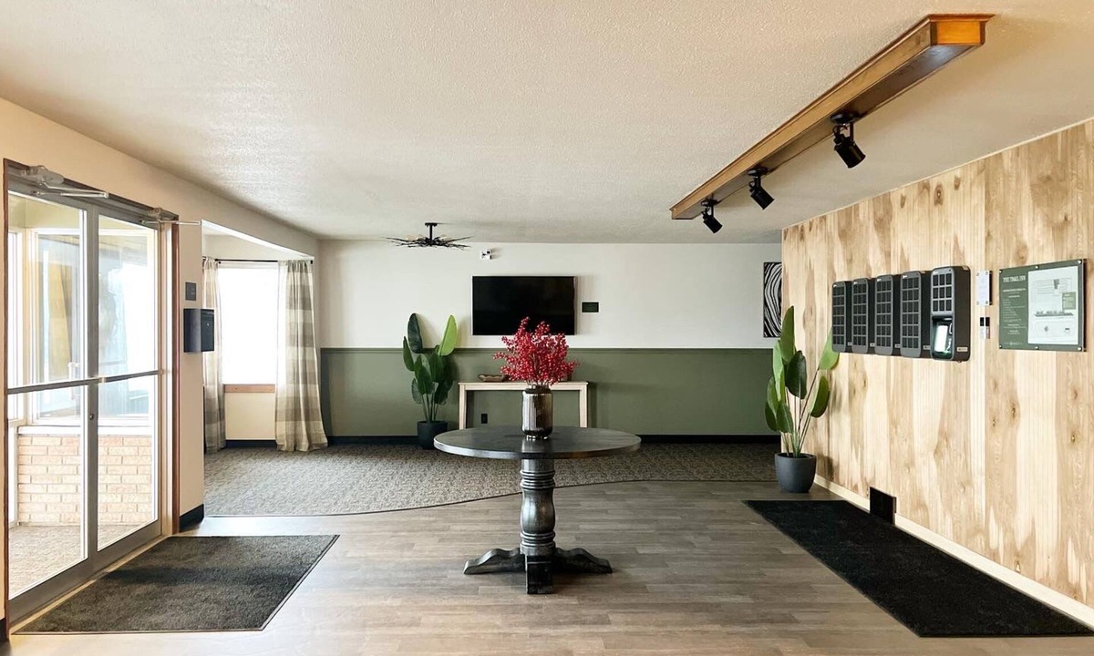 Slayton Hotel | The Trail Inn - Slayton, MN - HWY 59