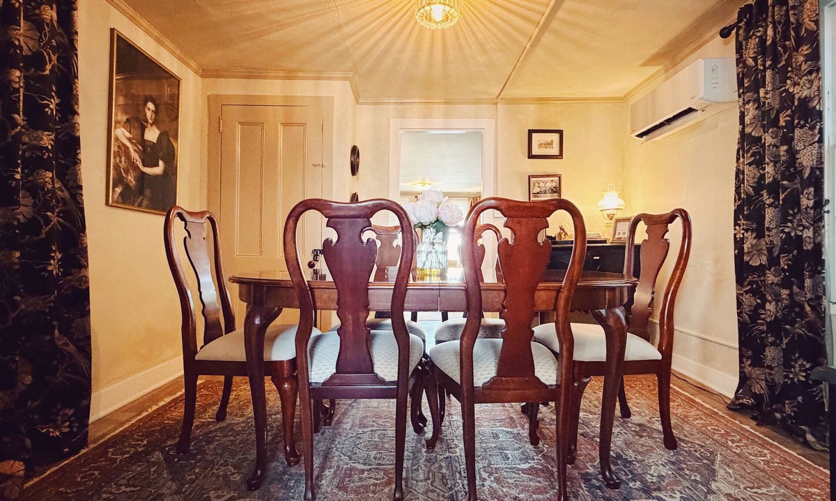 Ocean Grove House | THE VICTORIA & ALBERT. Perfect for Groups - 5 patios, BBQ, 10 Beach Passes.