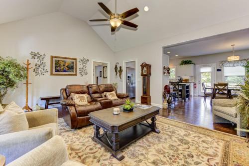 Jasper House | The Winchester House - Serene Surroundings + Close to Downtown Jasper