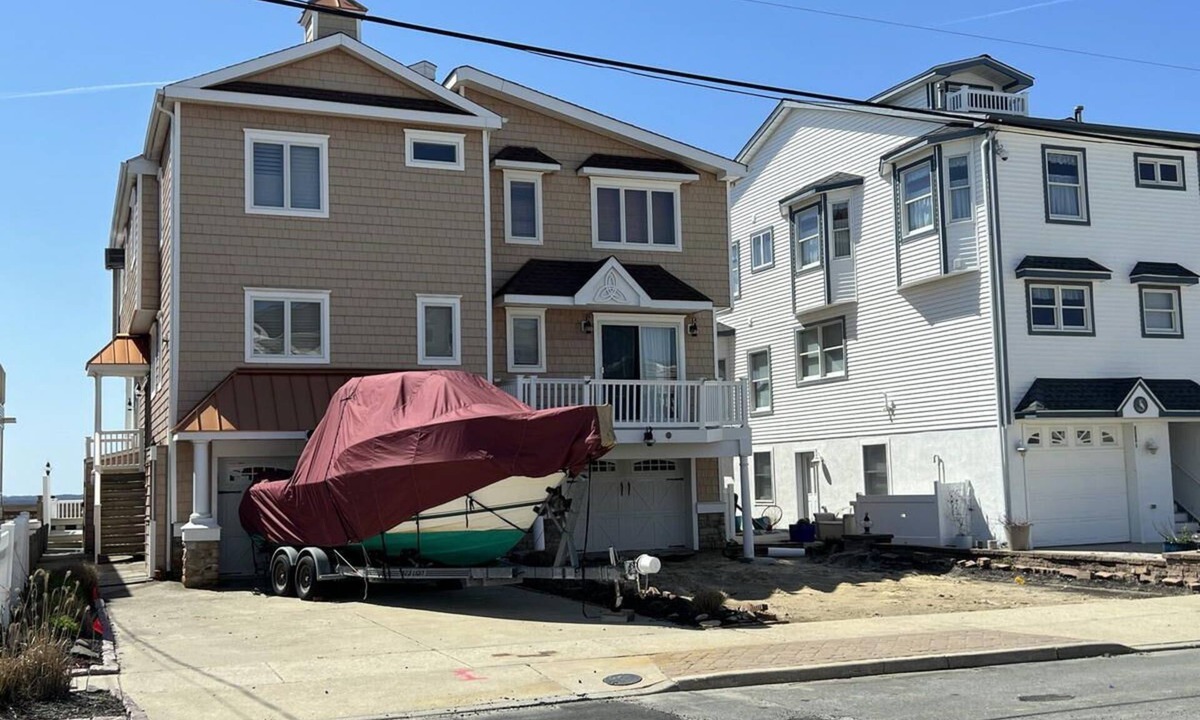 Dennisville House | This lovely 3 bedroom 2 and a half bath home is located directly on the bay in Sea Isle City