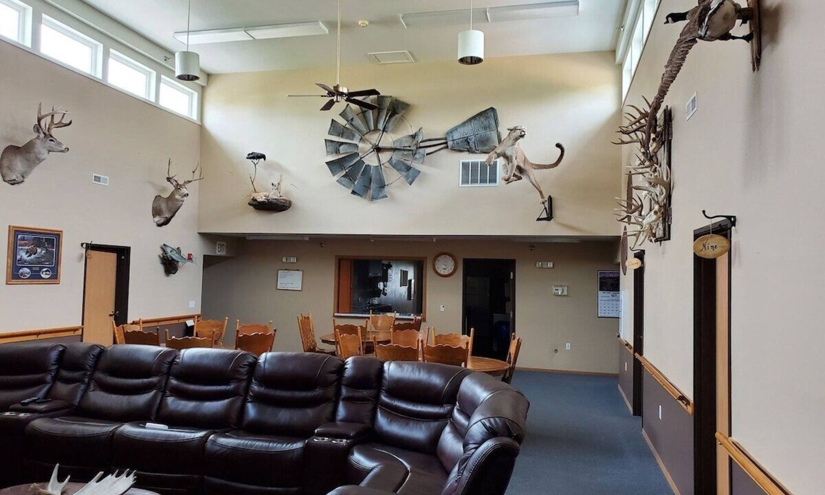 Boyd County Cabin | Three Rivers Lodge Room #9