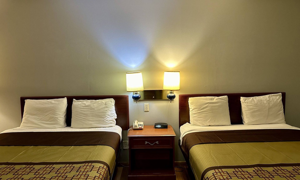 Baraboo Hotel | Thunderbird Motor Inn Baraboo
