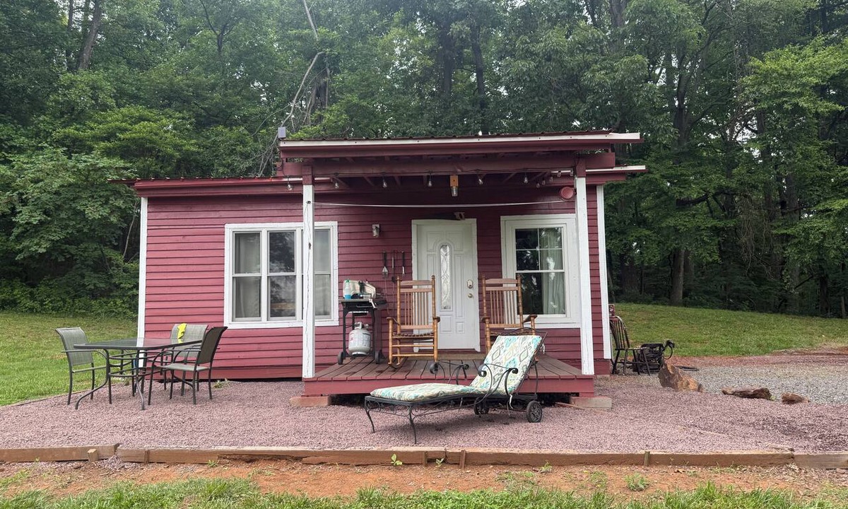 Reva Cottage | Tiny Home Retreat on a Blue Ridge Mountain Horse Farm Pets Welcome