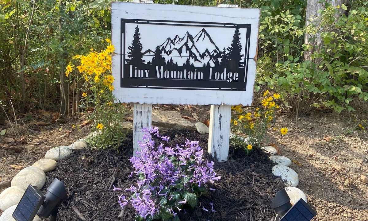 Newport House | Tiny Mountain Lodge with Smokey Mountain views. Newport TN Lodge decor.