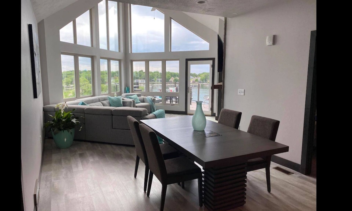 West Okoboji Condo | Top Floor Okoboji Lakefront 4 Bdrm Bridges Bay Condo & Waterpark Passes
