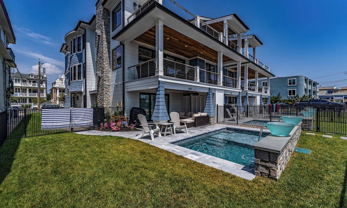 North End Condo | Top Level Luxury BeachFront on Boardwalk, Roof Deck, Pool & Elevator! 6BR/7BA!