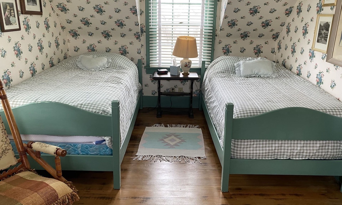 Coon Rapids House | Toshiama Room in the Historic Garst Farmhouse at Whiterock Conservancy