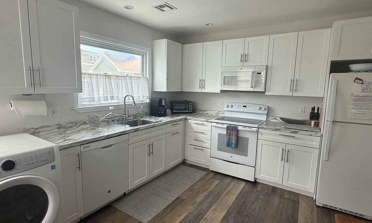 Seaside Heights House | Totally renovated cottage - 5 min walk to the beach & boardwalk- No prom rentals