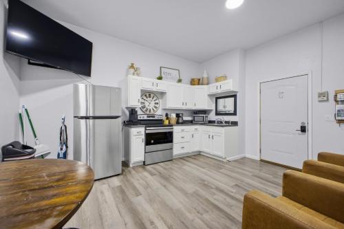 Maryville Apartment | Town Square Bunkhouse | 3BR · 1BA · Pet-Friendly