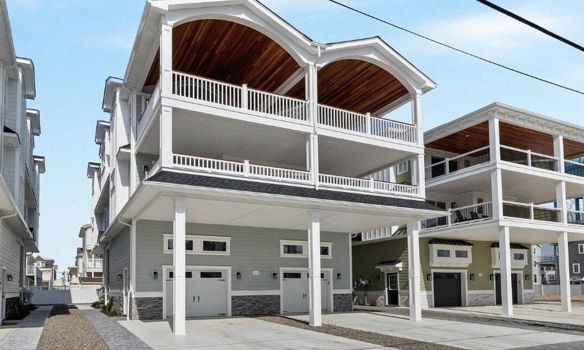 Sea Isle City House | Townhouse close to all dining and entertaining downtown Sea Isle has to offer