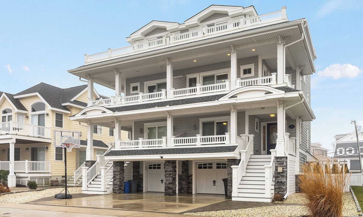 Goshen House | Townhouse with Water View