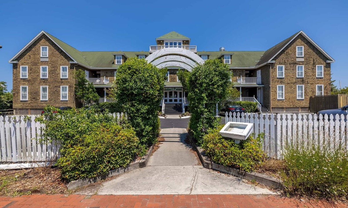Historic Downtown Manteo House | Tranquil House Inn - Two Queen Premium Room