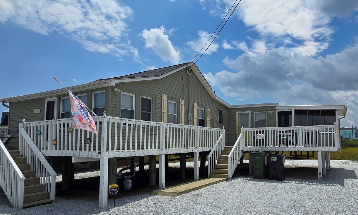 Tuckerton Beach House | Tranquil Water View 3-bedroom, 1-bathroom house in Tuckerton Sleeps : 8