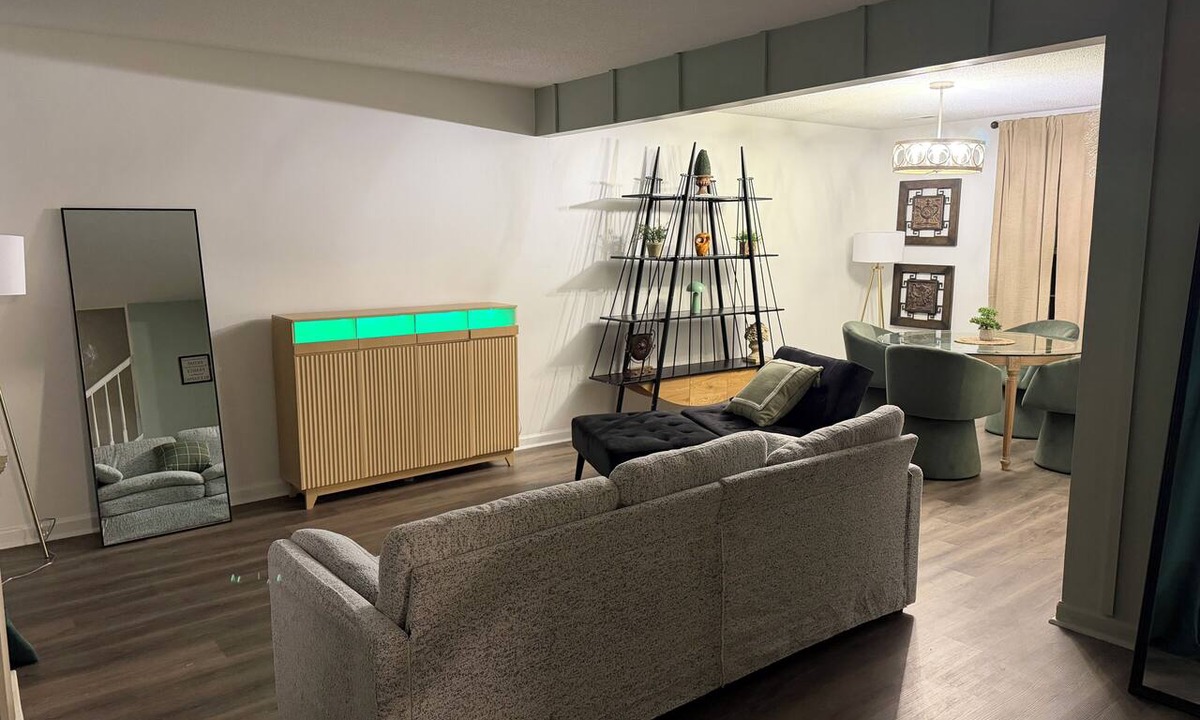 Huntcliff House | Travel Nurse & Corporate Housing Spacious 4BR Sleeps 10