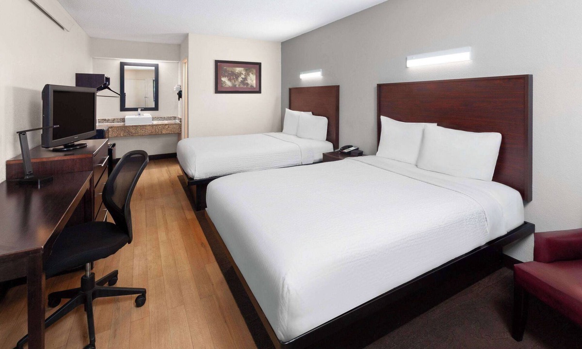 Peoria House | Travelodge by Wyndham Peoria