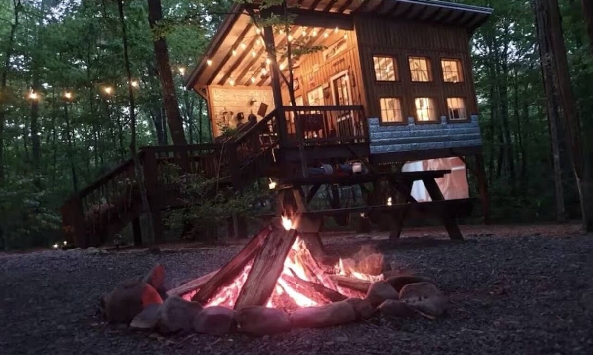 Dunlap Cabin | Tree House Glamping near Fall Creek Falls State Park and Chattanooga, Tennessee