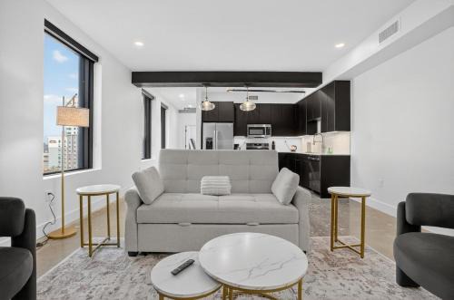Deco District Apartment | Tulsa Beacon Living Sleek & Cozy 2BR Flat