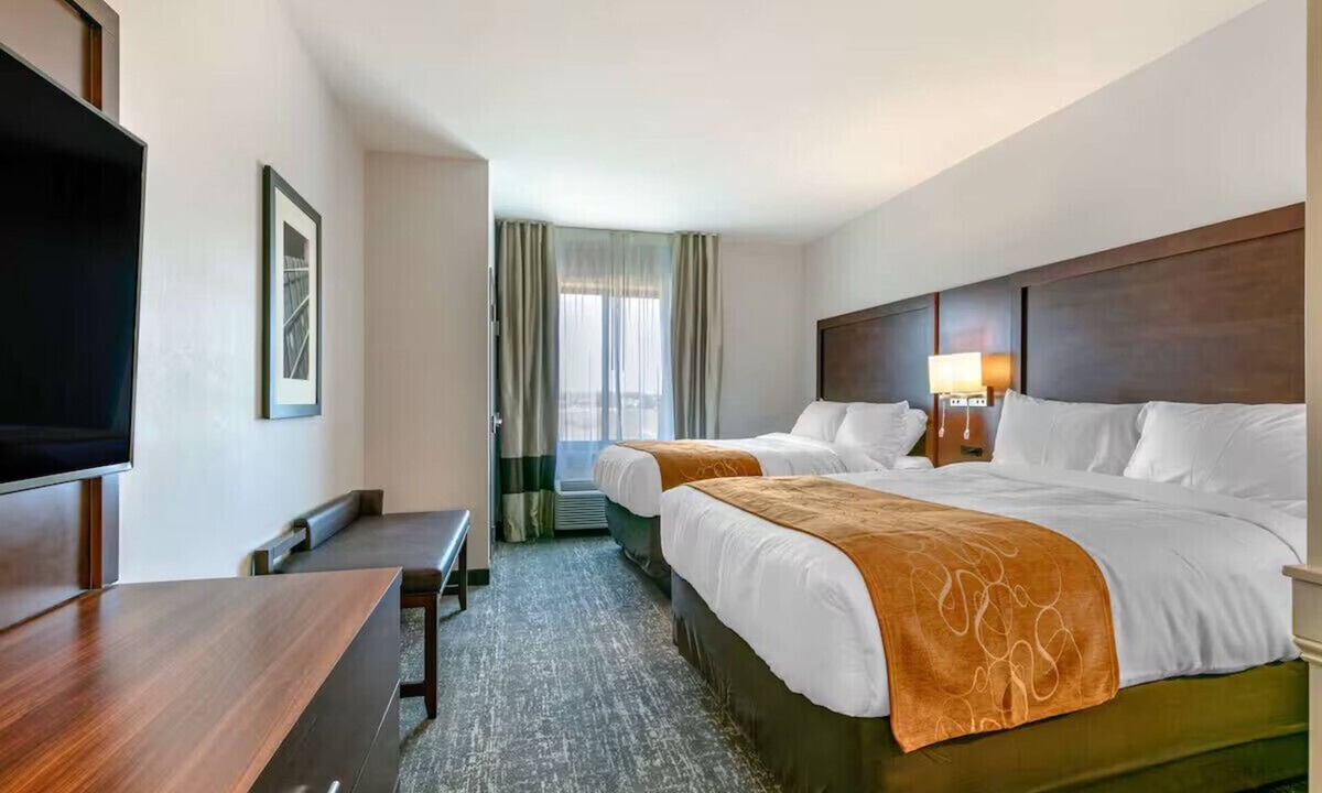 Tupelo Hotel | Tupelo 2 Queen Suite w/Pool & Gym
