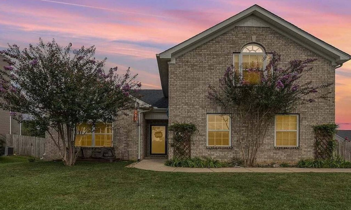Spring Hill House | Twin Feather Run 6004-TN Retreat-Sleeps 8