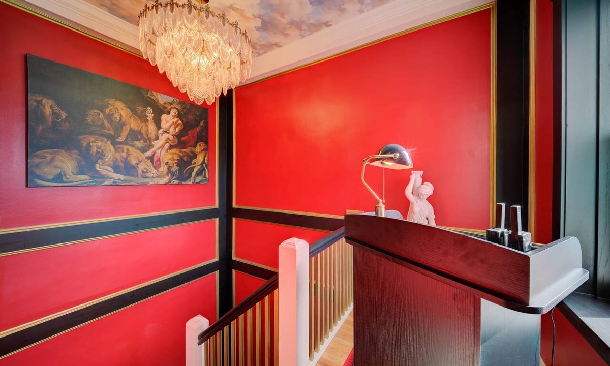 Bucktown Apartment | Twin Lions Lodge Private Hotel w/Speakeasy