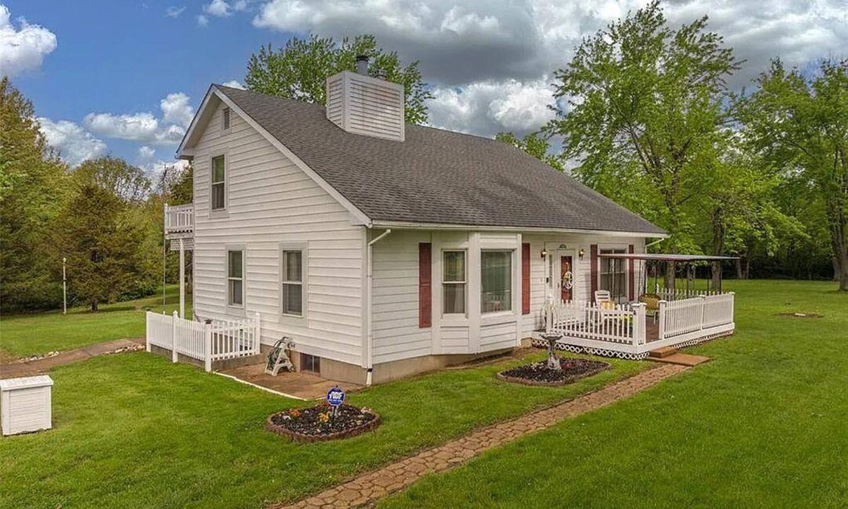 Foristell Cottage | Twin Ponds Inn 11 Private Acres Near I-70