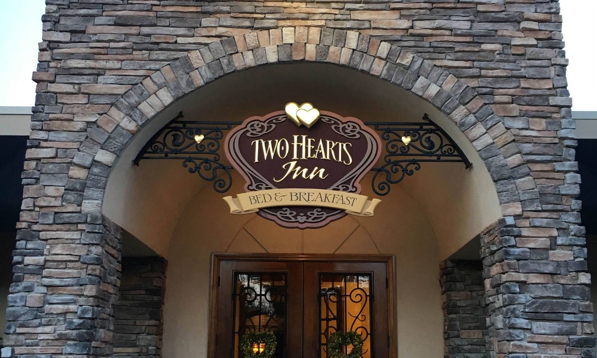 Edmond Bed & Breakfast | Two Hearts Inn