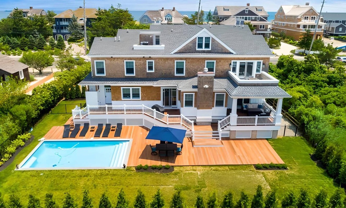 Mantoloking House | Ultra High End rental with pool and close to beach Reduced rated for 2026.