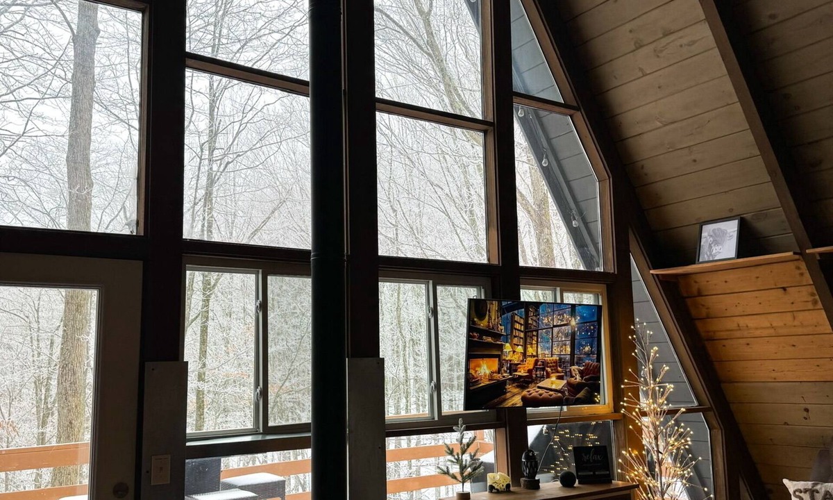 Charter Hills Cabin | Unique 3/2 A Frame, 5 minutes from ski resort.