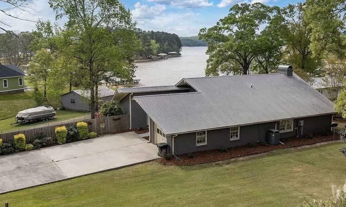 Vincent House | Unique find on Logan Martin! Cozy, spacious and family friendly.