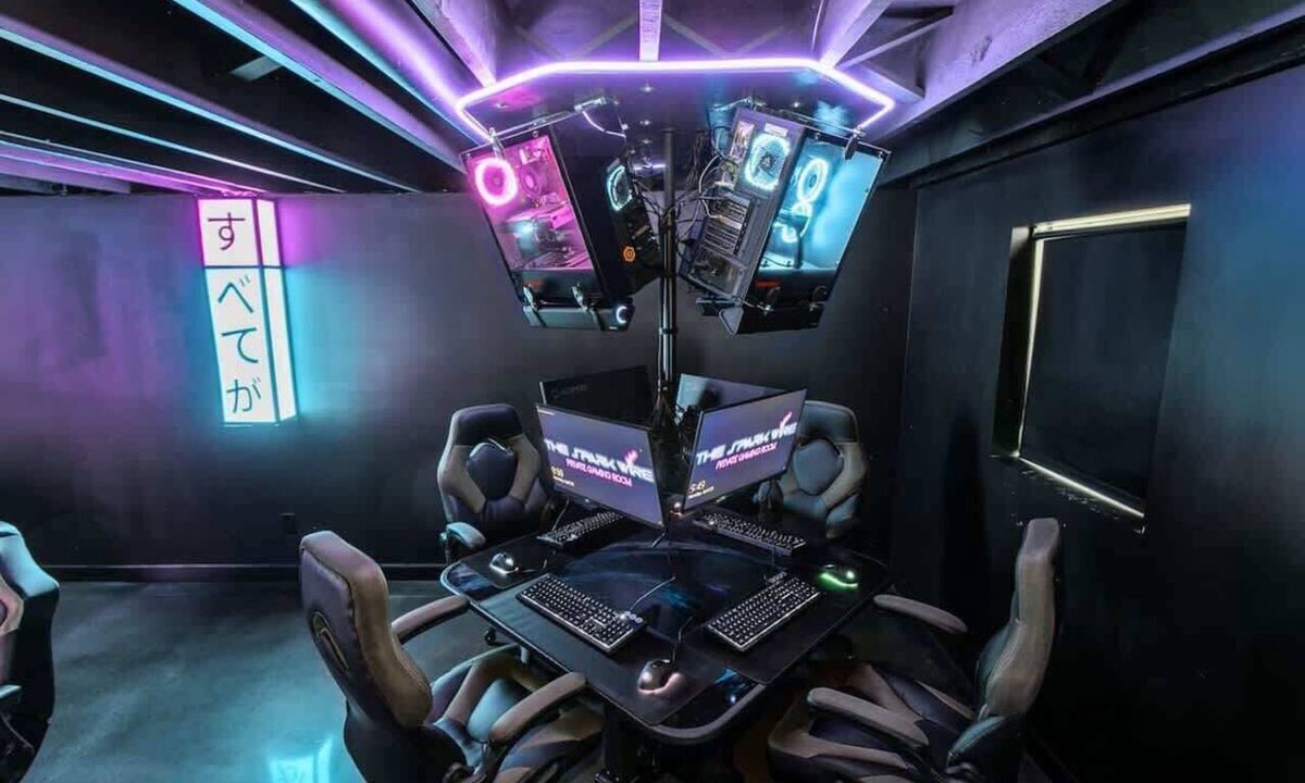 Platte City House | Unique Gaming Suite Sleeps 10 Mins to Airport