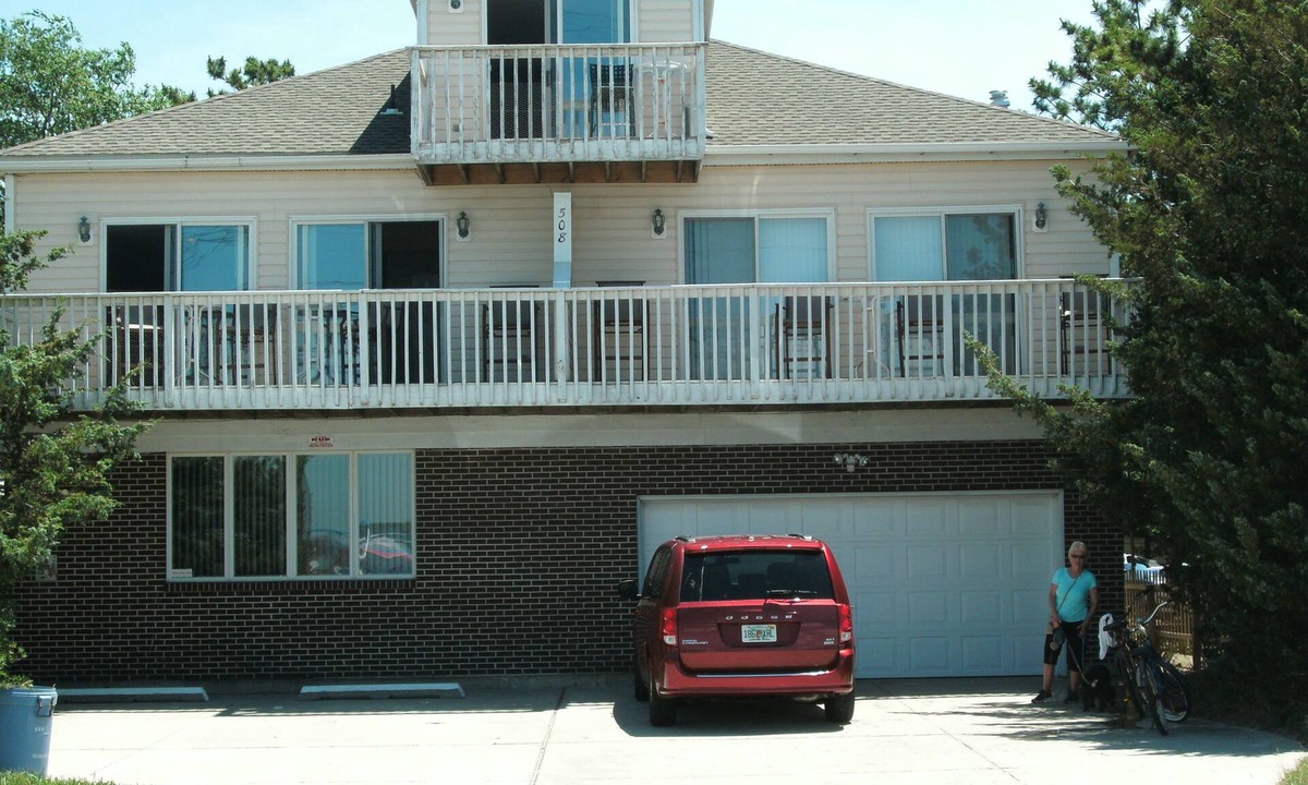 Ortley Beach Apartment | Unit 2 of 3: 3-bedroom apartment with AC in Seaside Park across from bay beach.