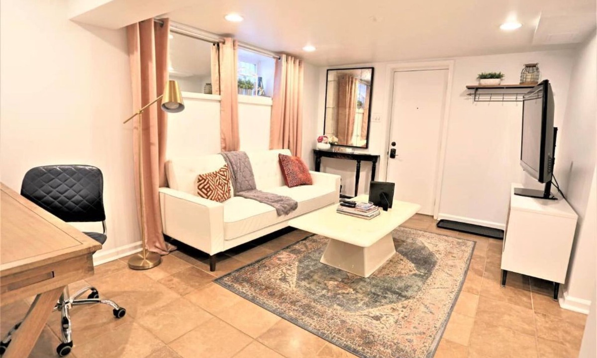 Silver Spring House | ★Unwind in style at modern inviting basement apartment DOWNTOWN★