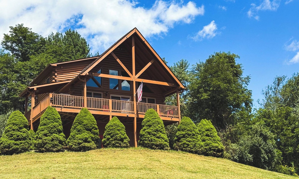 Grassy Creek Cabin | Unwind Where the Air Is Cooler -3BR/2.5BA w/Hot Tub Near New River