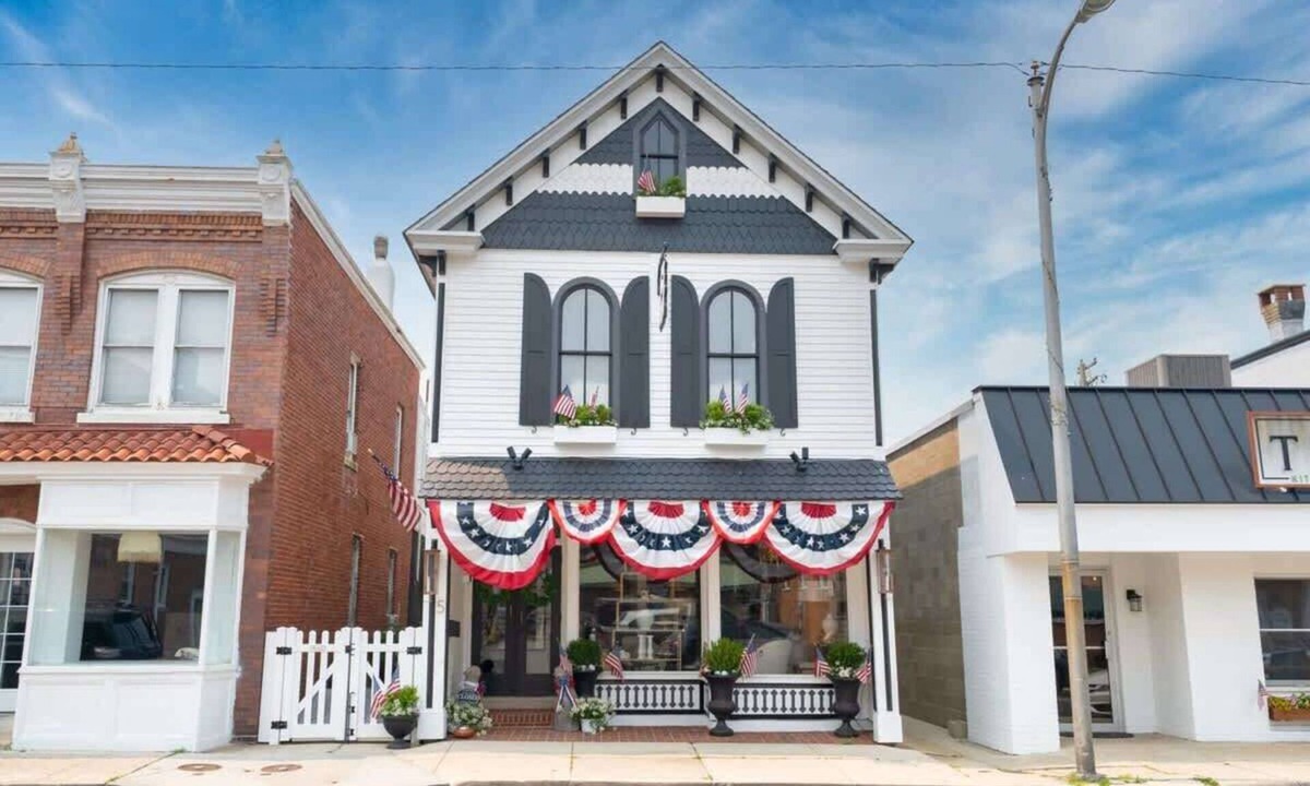 Cape May Court House Apartment | Updated in downtown Cape May Court House!
