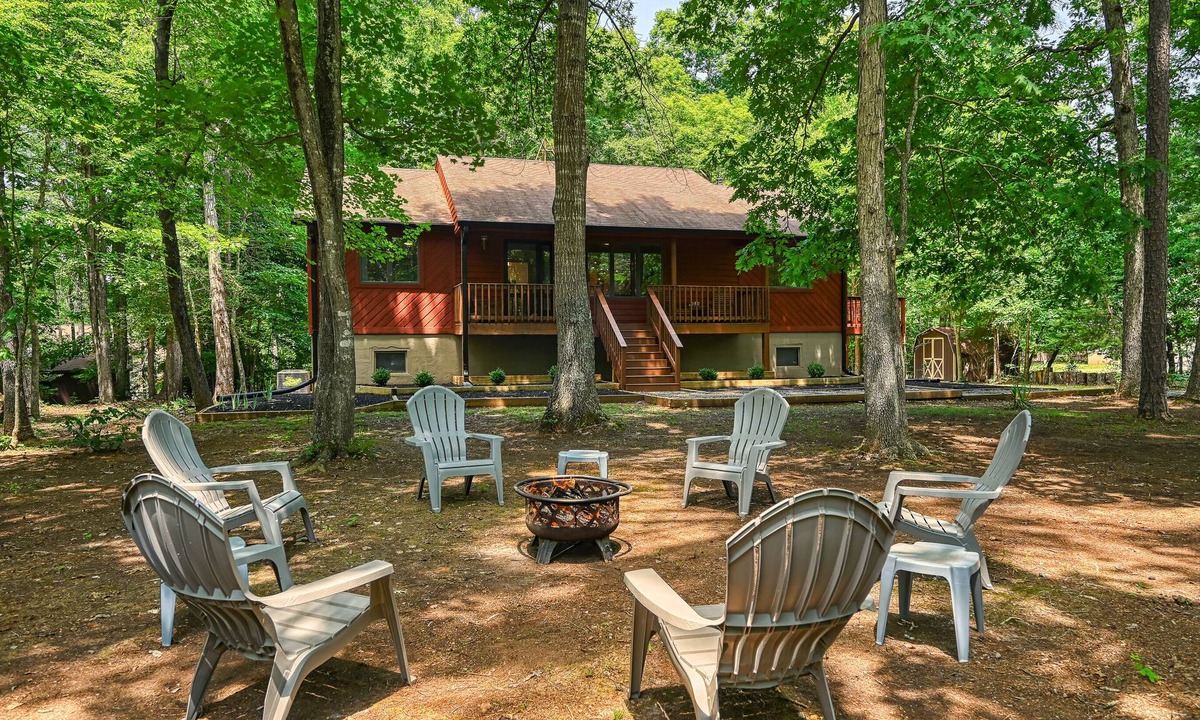 Windwood Coves Cabin | Updated Lake Anna Cabin with TWO King Suites