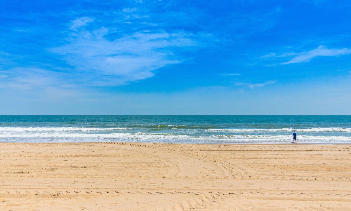 Midtown Ocean City Condo | Updated ocean-view condo with beach access, patio, central AC & washer/dryer