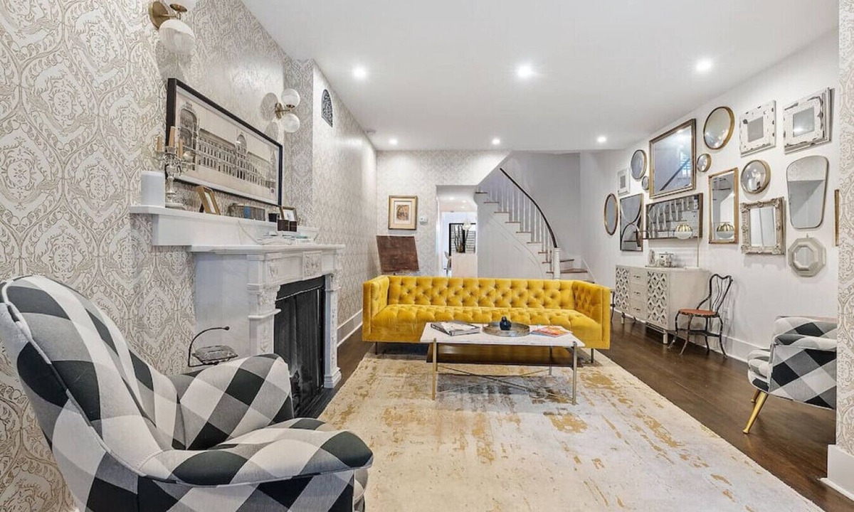 Pennsport House | Upmarket Large Modern Home with a Spacious Office & Garden