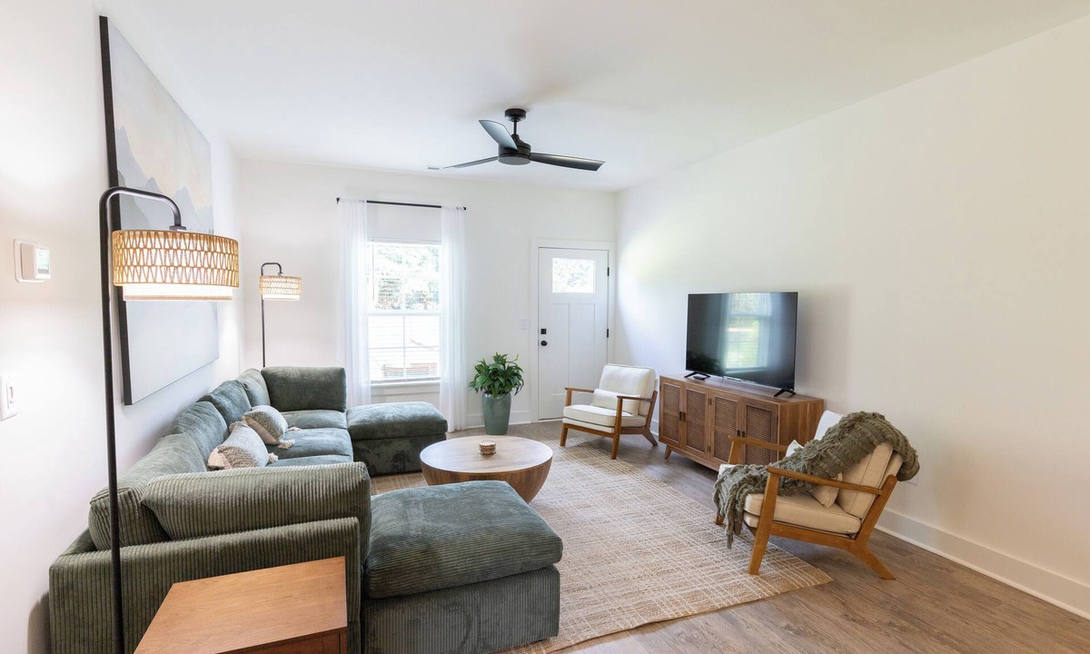 Central Apartment | Upscale Lodge Sleeps 9 Dog Friendly Near CU