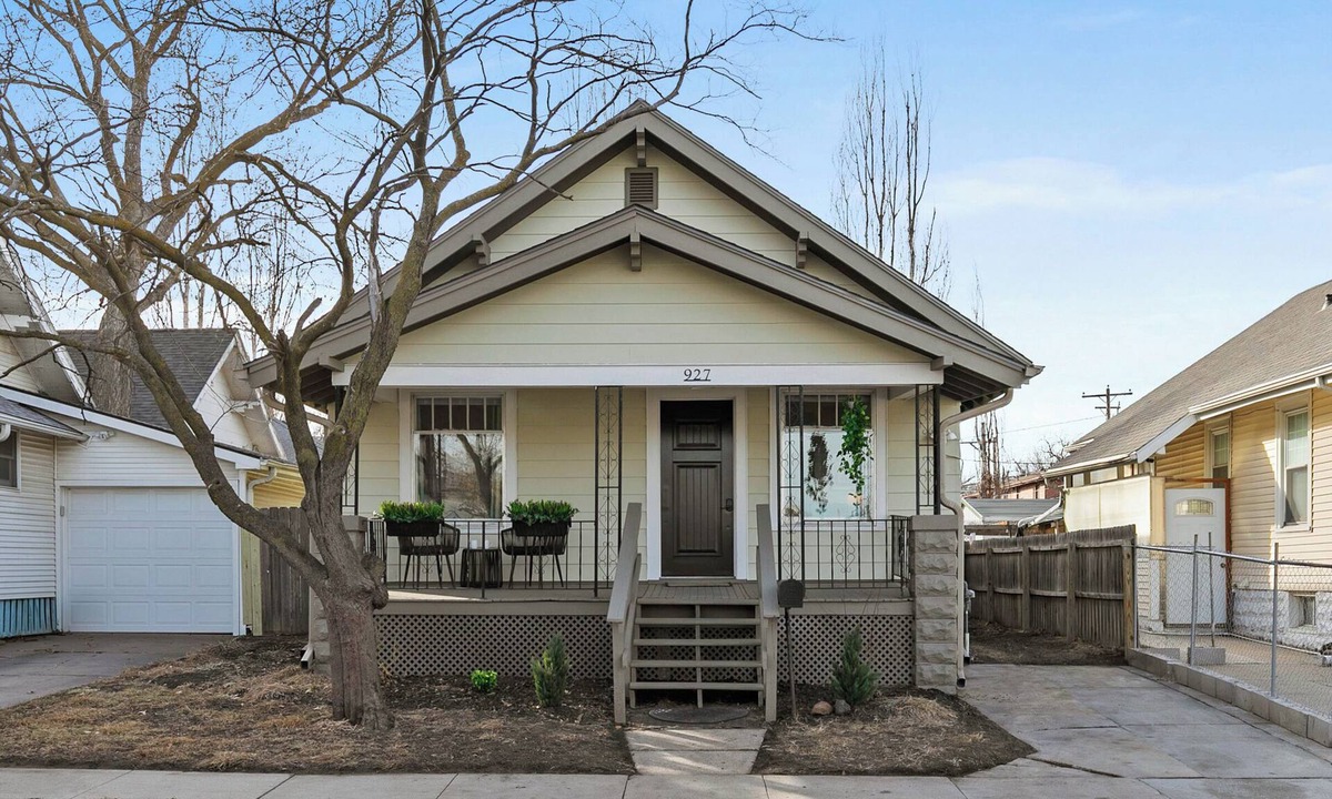 Near South House | Urban Bungalow W/Cozy Porch