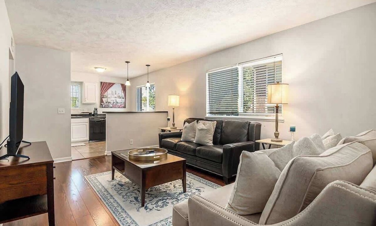 Aksarben - Elmwood Park Apartment | Urban Nook Omaha - Central location to everything