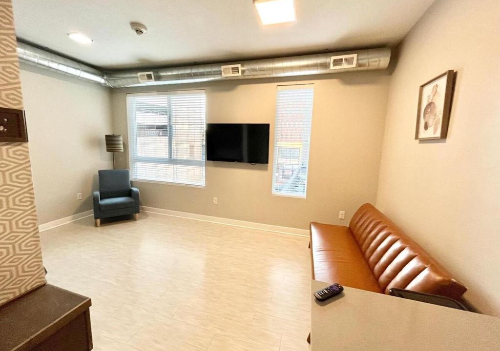Downtown Des Moines Apartment | Urban Oasis Downtown Condo with Skywalk Access 6