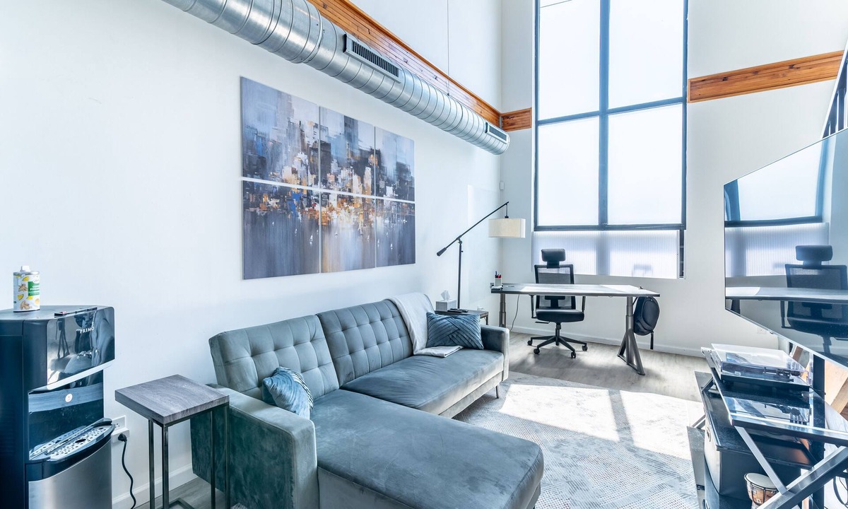 East Passyunk Crossing House | Urban Oasis in Philly! Private Rooftop, 2 workspaces, included GARAGE AT REQUEST