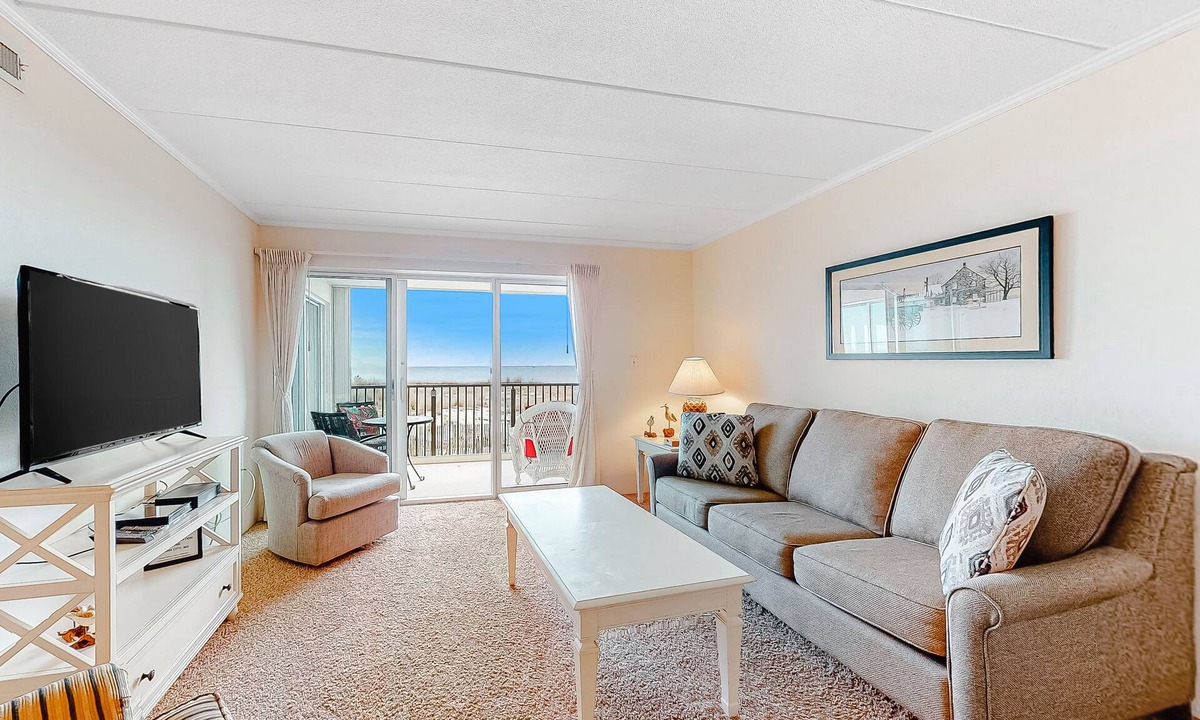 Midtown Ocean City Condo | Vacation Retreat in Oceanfront Complex w/Free WiFi, Central AC, W/D