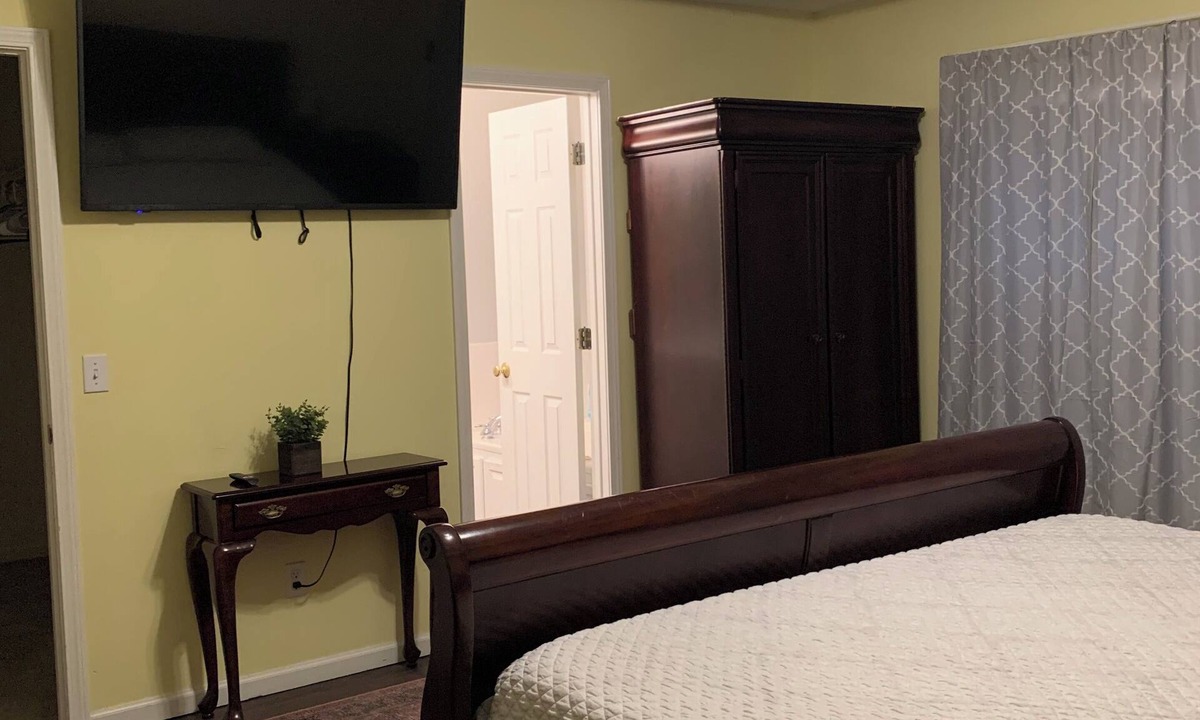 Country Club House | Very convenient & modern with golf course view.Many restaurants/shops.Private Dr