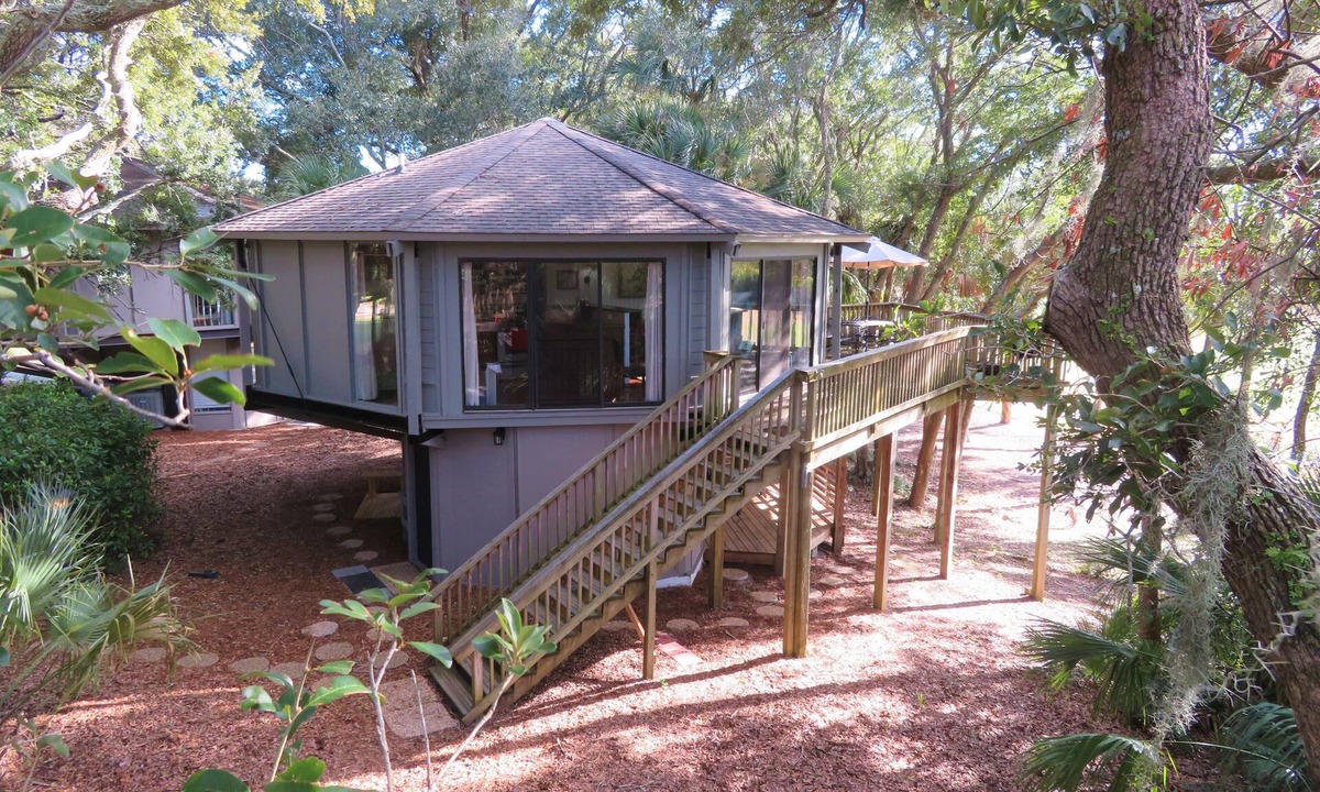 Seabrook Island Villa | VERY cool! Tree-house style Villa! Near beach! Labor Day is avail now! Hurry!