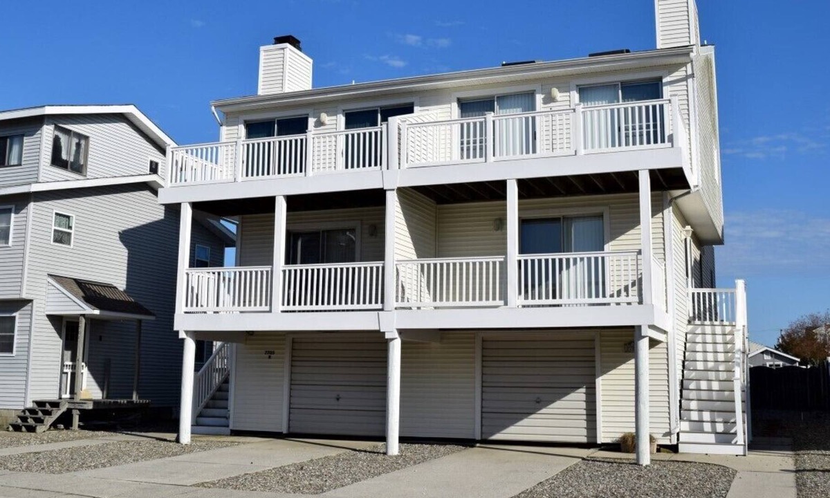 Townsend's Inlet House | Very nice south end townhome located on quiet Roberts Avenue in Sea Isle