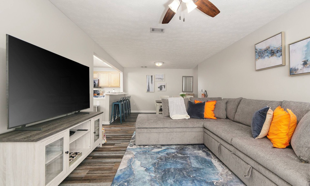 Auburn Condo | Vibrant Living Near Auburn University l 4BR 4BA