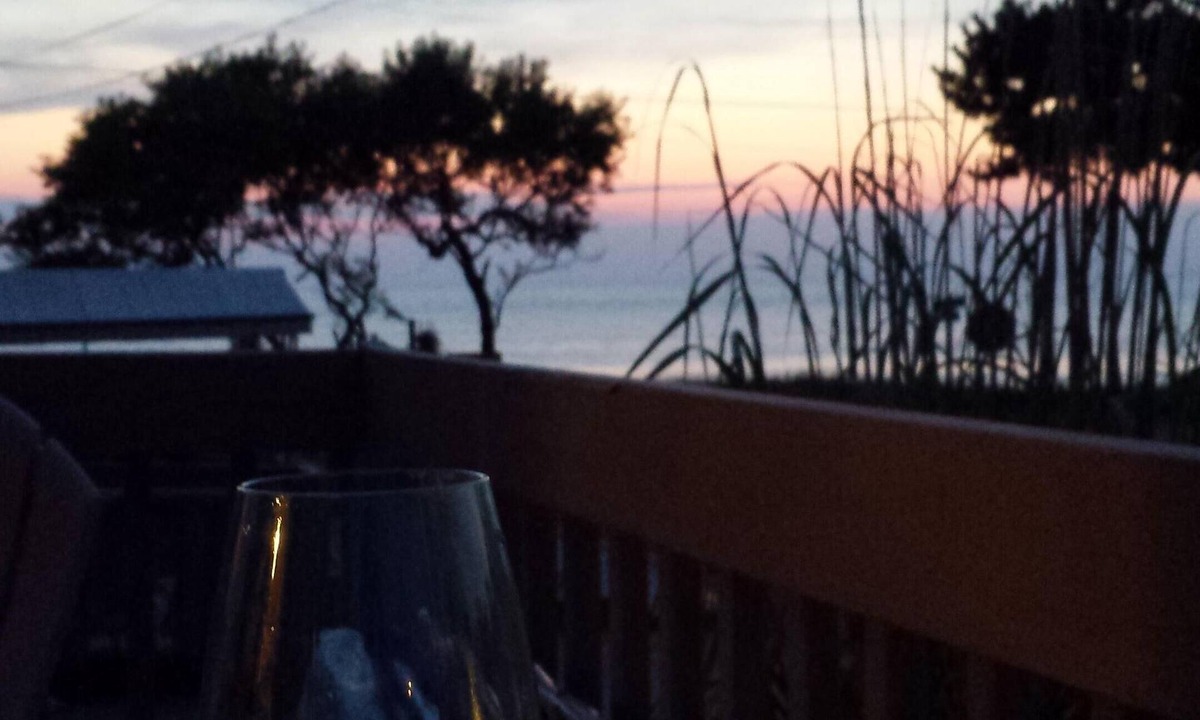 Town Bank House | Views of the Delaware Bay. One house away from Bayside's free beach
