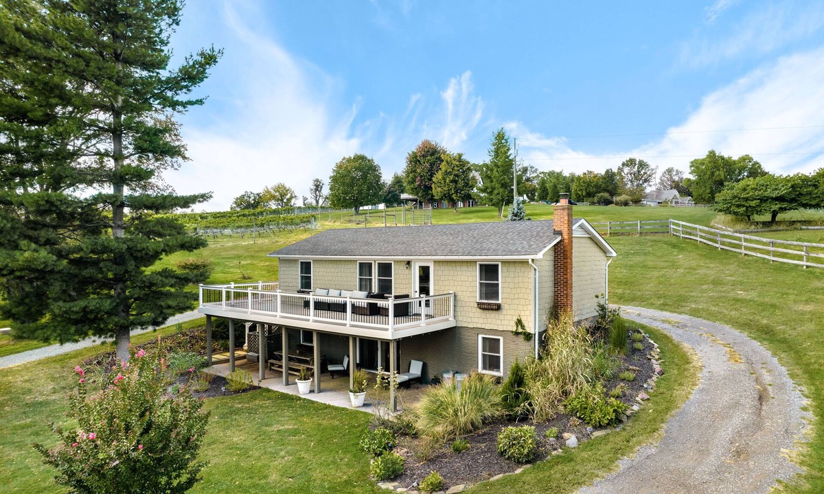 Blue Ridge Cottage | Vineyard Cottage at Tranquility Farm & winery